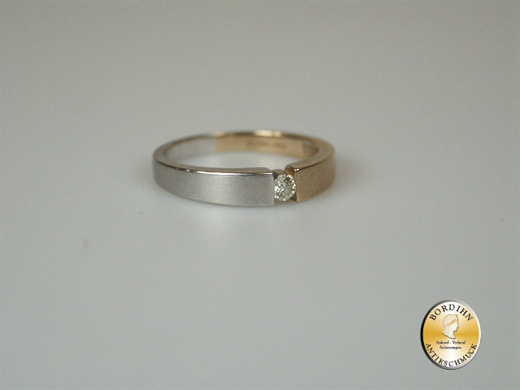 Ring; 14 Karat Gelb- und Weissgold mit einem Brillanten