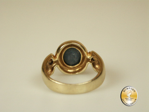 Ring; 14 Karat Gold, 1 Stern Safir, 2 Brillanten