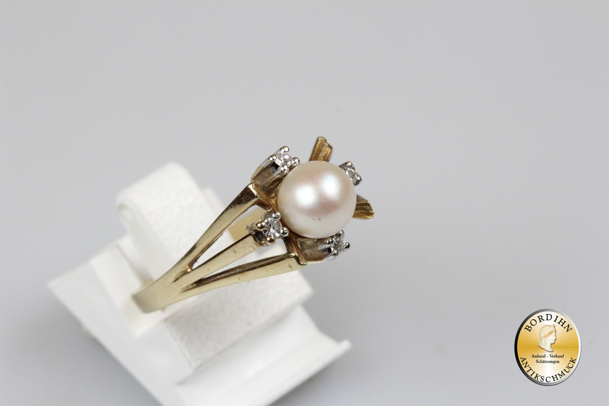 Ring; 14 Karat Gold mit einer Perle und Brillant