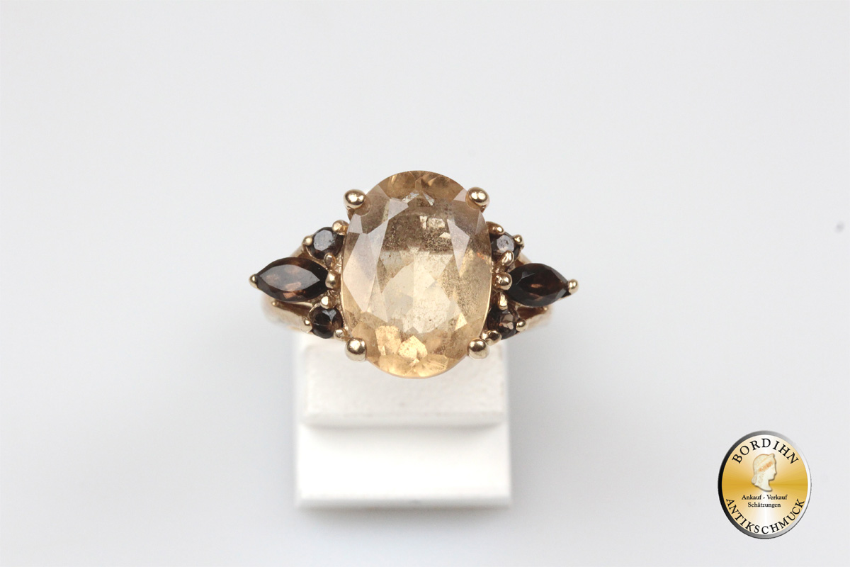 Ring; 8 Karat Gold, Goldopas, Granat