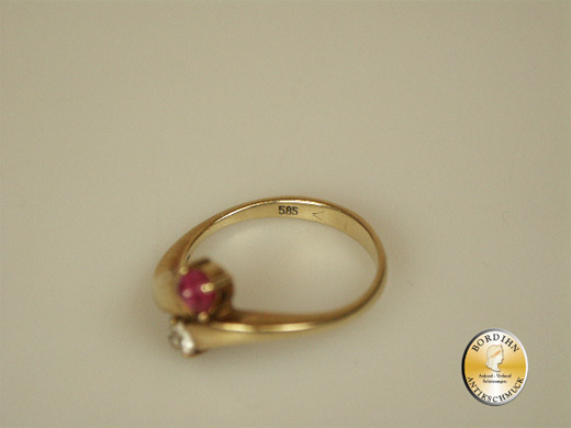 Ring; 14 Karat Gold, Diamant und Rubin