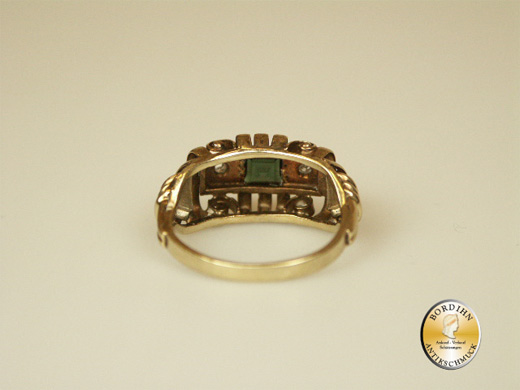 Ring; 14 Karat Gold mit zwei Brillantsplittern und Turmalin