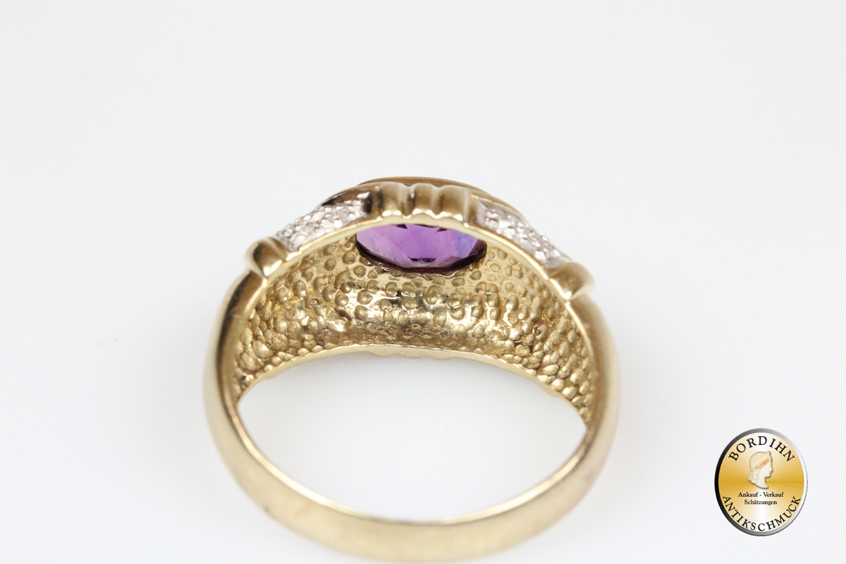 Ring; 9 Karat Gold, Amethyst