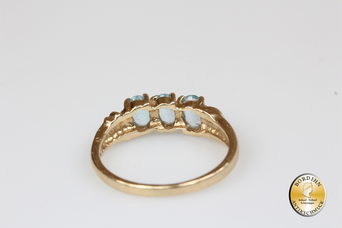 Ring; 14 Karat Gold mit blauen Farbsteinen