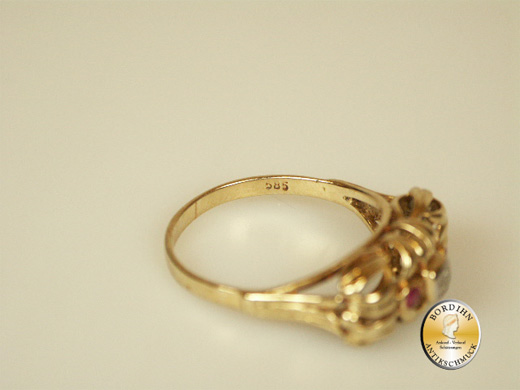Ring; 14 Karat Gold, Diamant und Rubin, antik