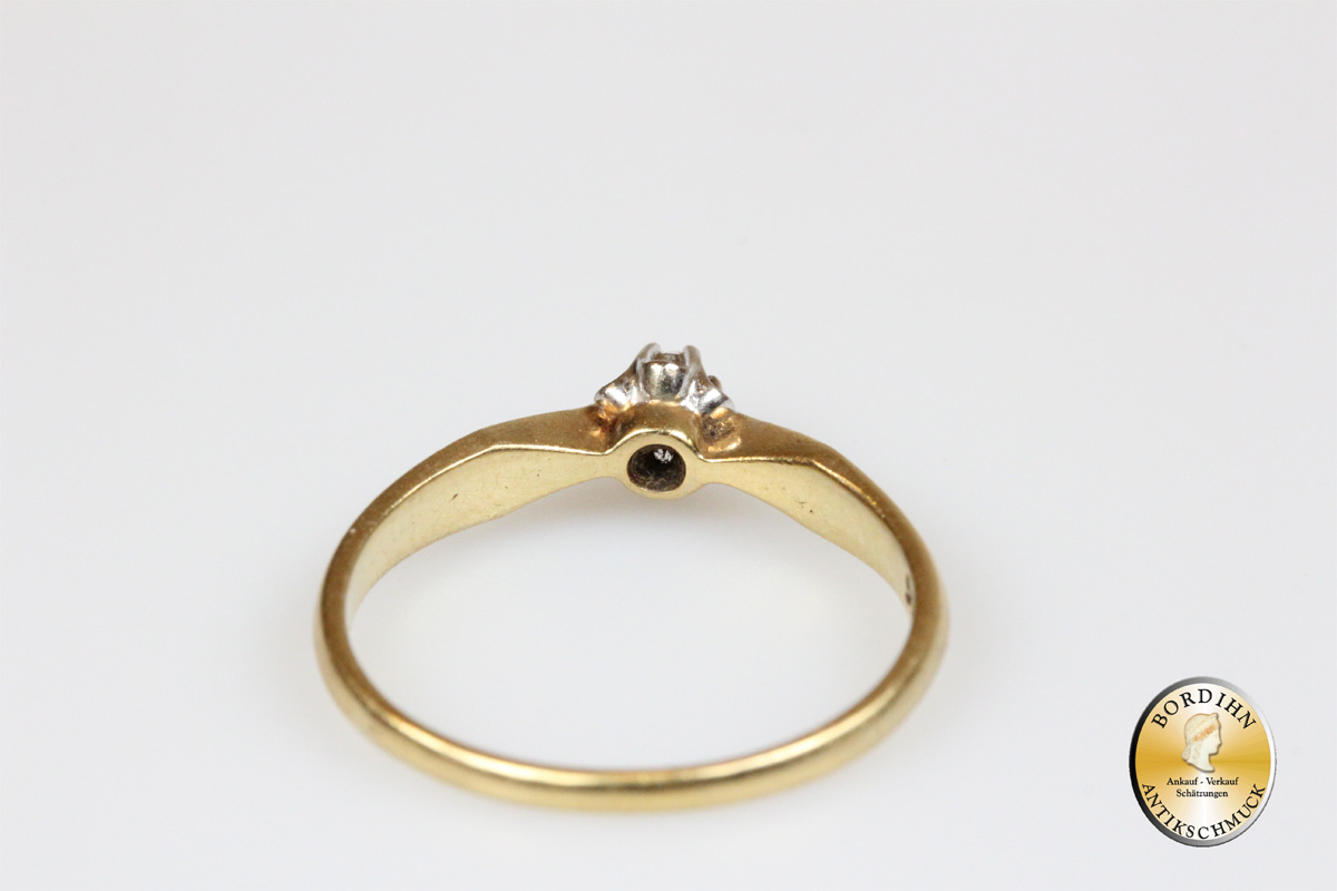 Ring; 14 Karat Gold mit einem kleinen Brillanten