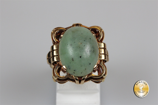 Ring; 14 Karat Gold, Jade Cabochon, um 1900