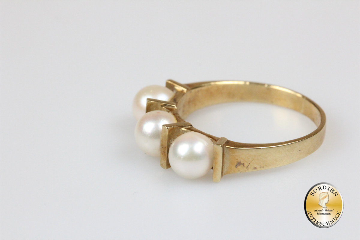 Ring; 14 Karat Gold, 3 Perlen