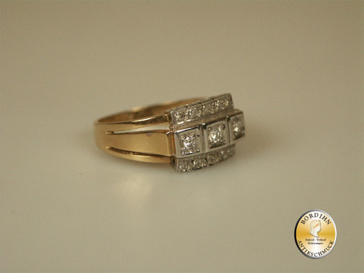 Damenring; 14 Karat Gold mit kleinen Diamanten, um 1970