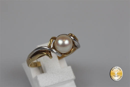 Ring; 14 Karat Weissgold & Gelbgold mit einer Perle