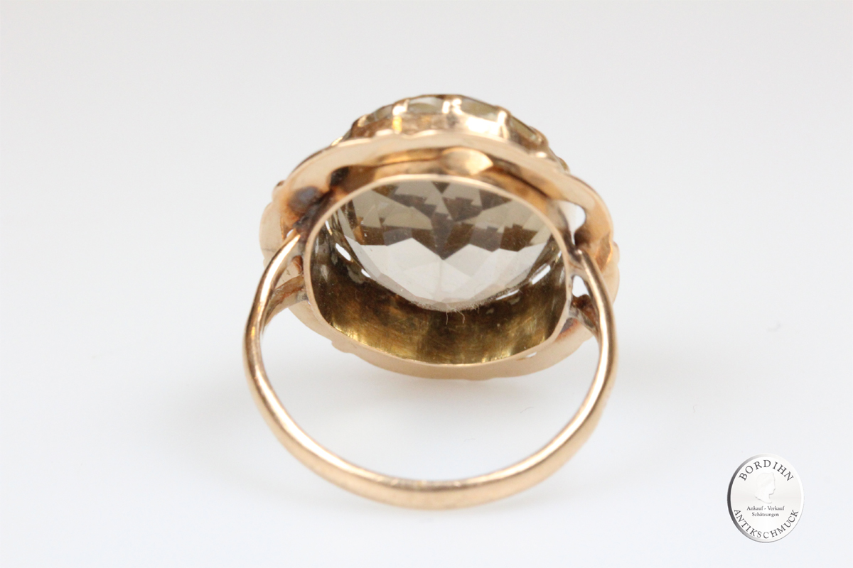 Ring; 14 Karat Gold mit einem Farbstein