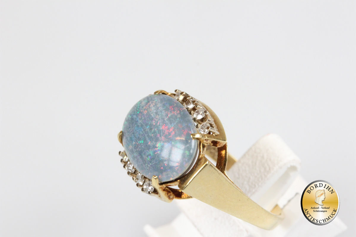 Ring; 14 Karat Gold, blauer Opal (Dublette), 8 Brillanten
