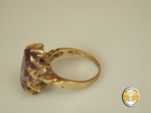 Ring; 14 Karat Gold, Amethyst, oval