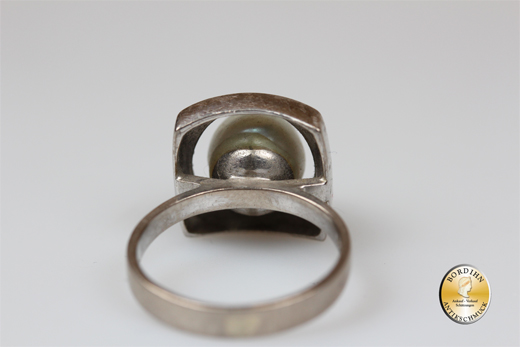 Ring; 14 Karat  Weissgold., grosse Perle