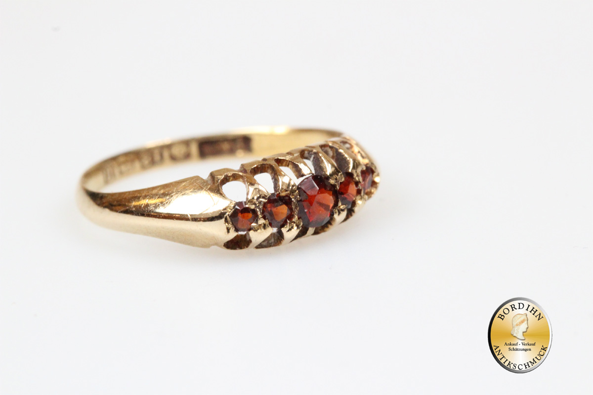 Ring; 18 Karat Gold, 5 x Granat, antik